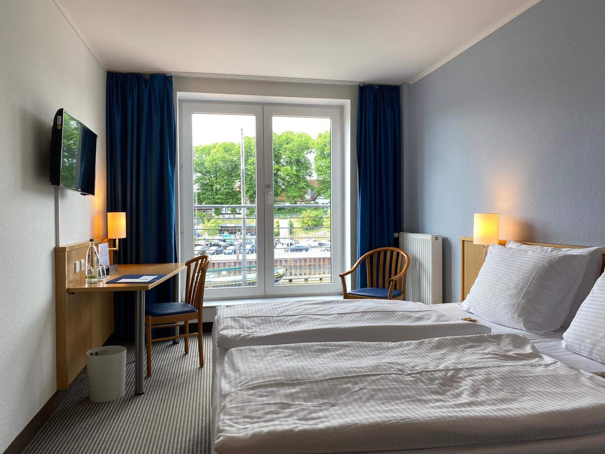 Stadthafen Hotel 3*